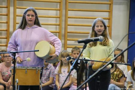 Otroci Osnovne šole Šmartno v Tuhinju z glasbo razpeli jadra (39)